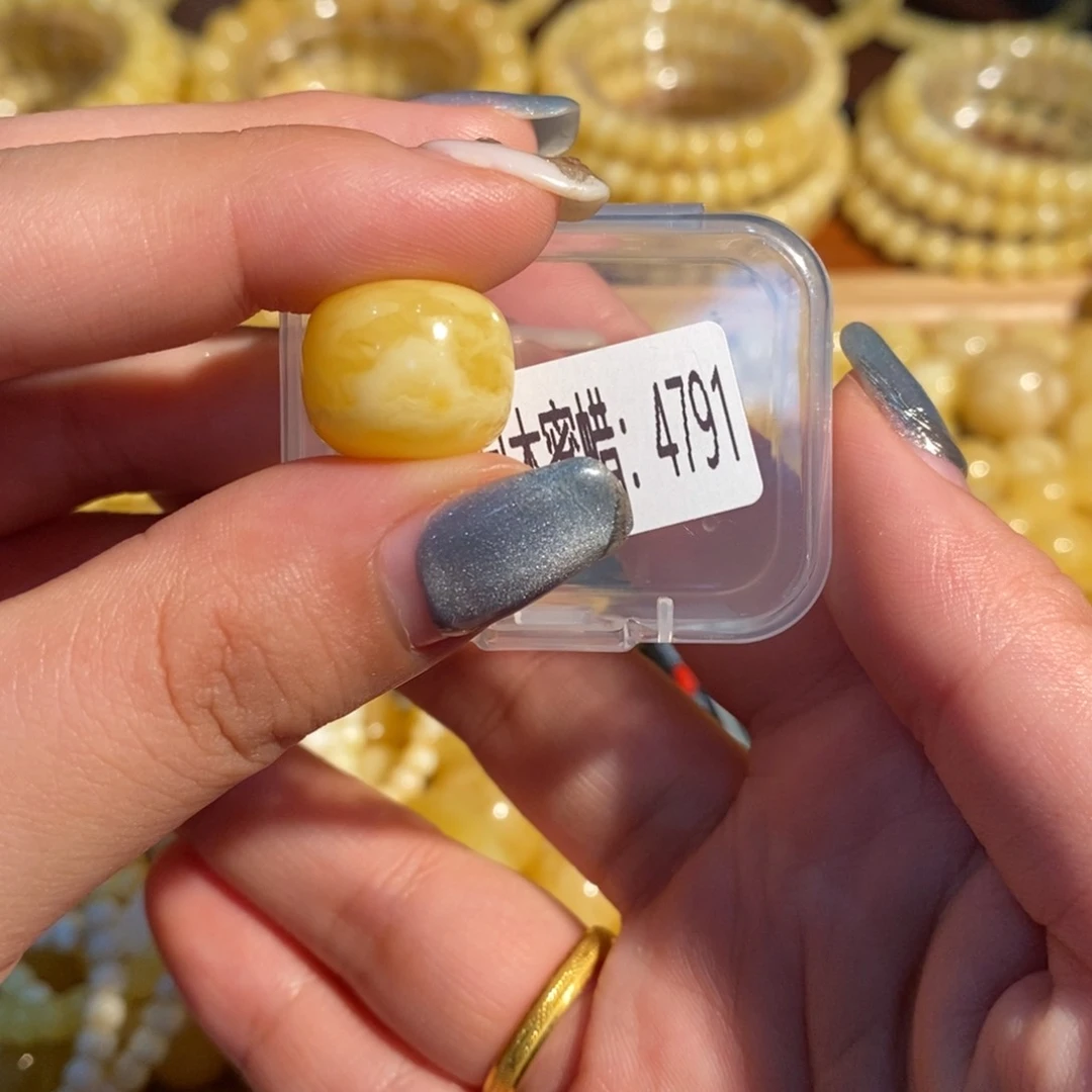 未镶嵌琥珀珠宝奇石4791