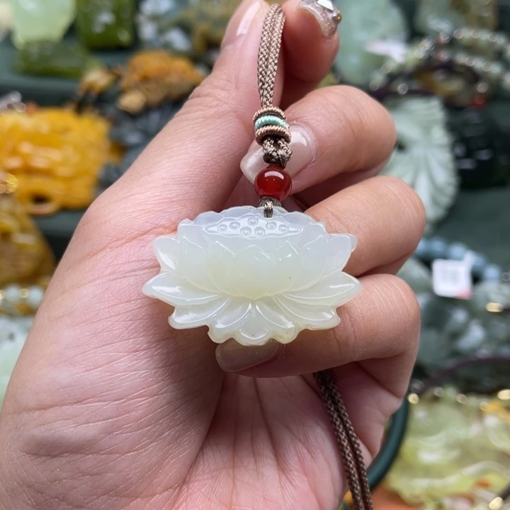 蛇纹石玉吊坠合金