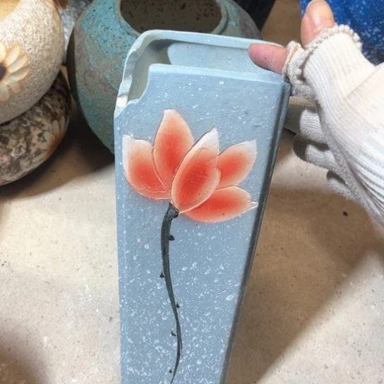 罐默认微瑕，有孔编号16-215