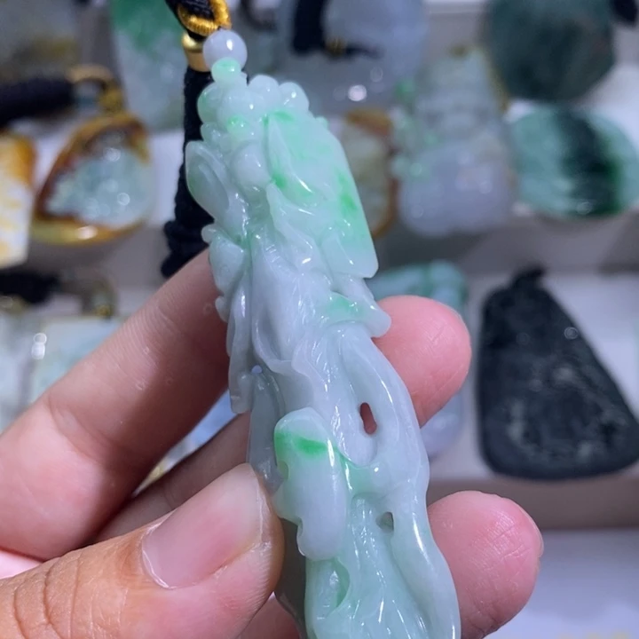 【闪购商品】颈饰未镶嵌翡翠人参
