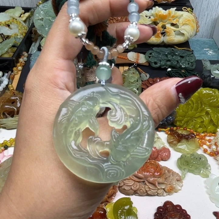 蛇纹石玉未镶嵌颈饰