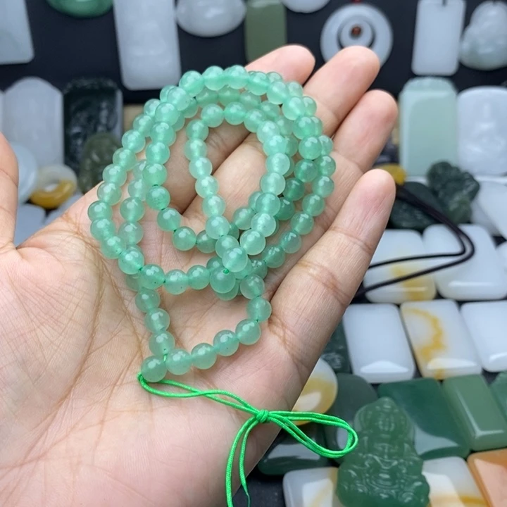 年***于石英质玉未镶嵌颈饰