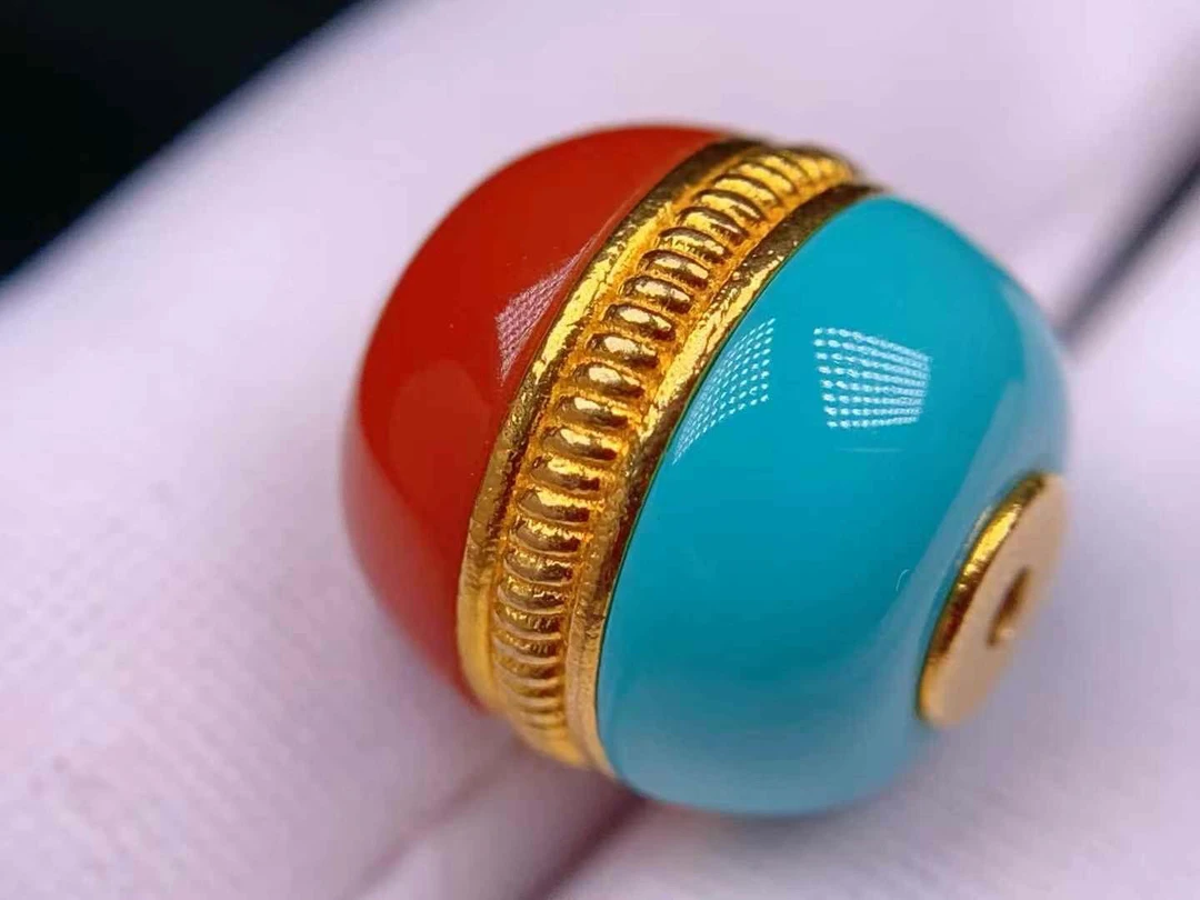 湖北天然原矿绿松石高瓷精工汉堡珠 南红撞色 尺寸12.1x11.8mm