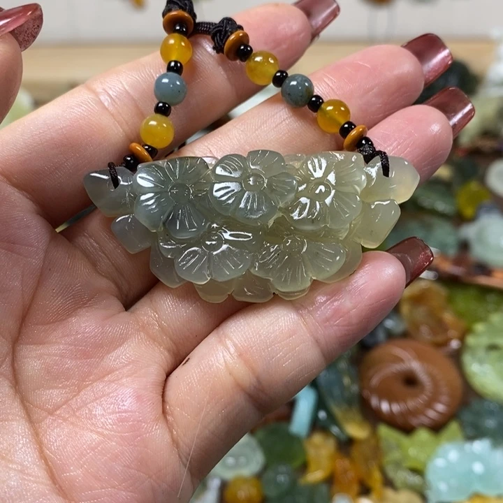 蛇纹石玉未镶嵌吊坠