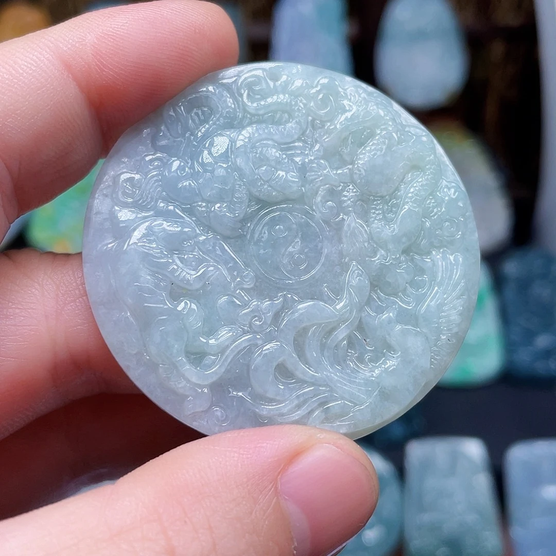 翡翠未镶嵌颈饰四神兽