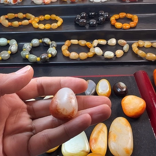 用***8和田玉未镶嵌颈饰