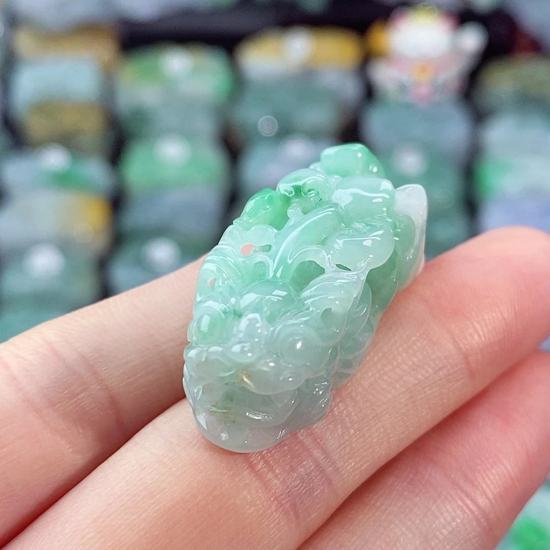 颈饰未镶嵌翡翠天然