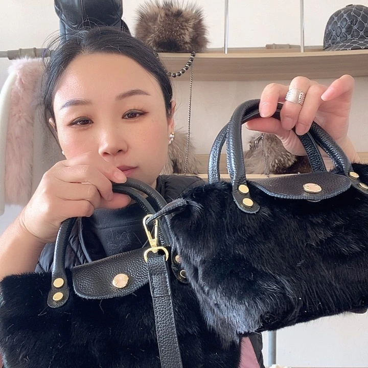 三醋酯纤维黑色水点毛皮草包包