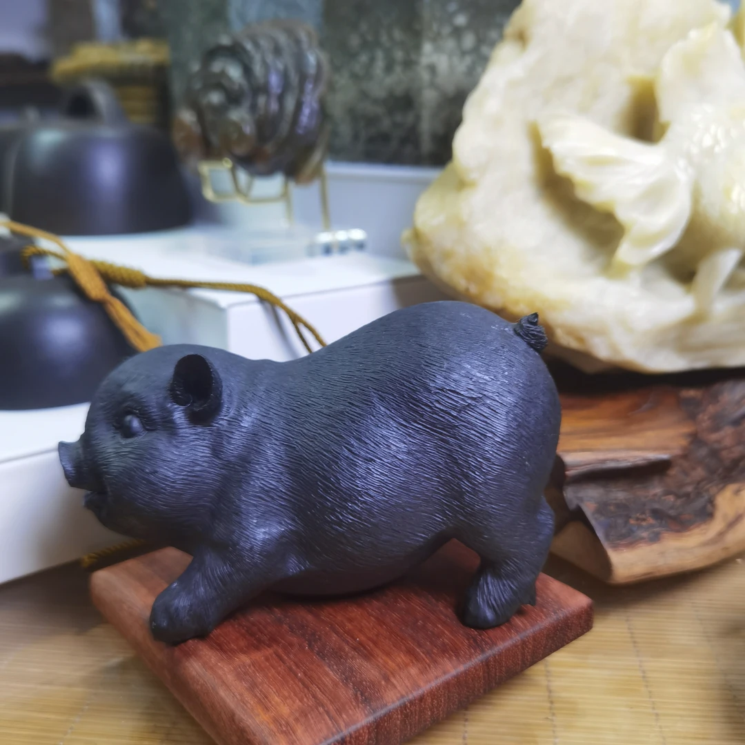 莱州玉雕—黑牛角石小猪摆件