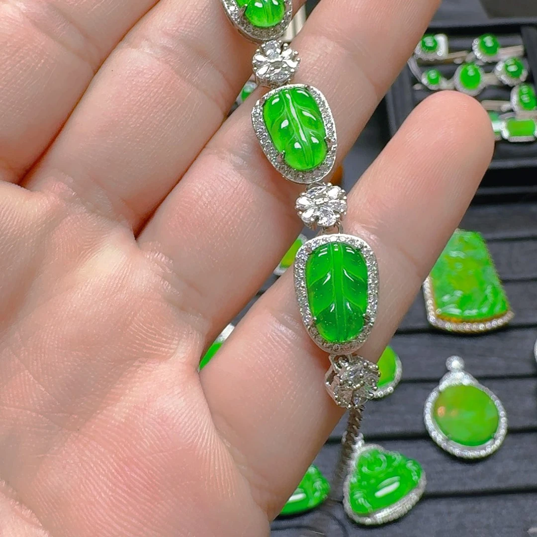 翡翠吊坠(赠链)未镶嵌