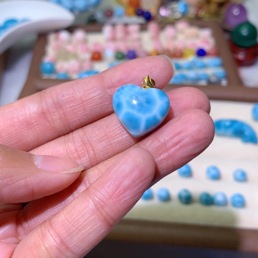 炫***珑针钠钙石18K金镶嵌手饰