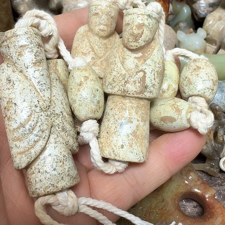 蛇纹石玉颈饰未镶嵌