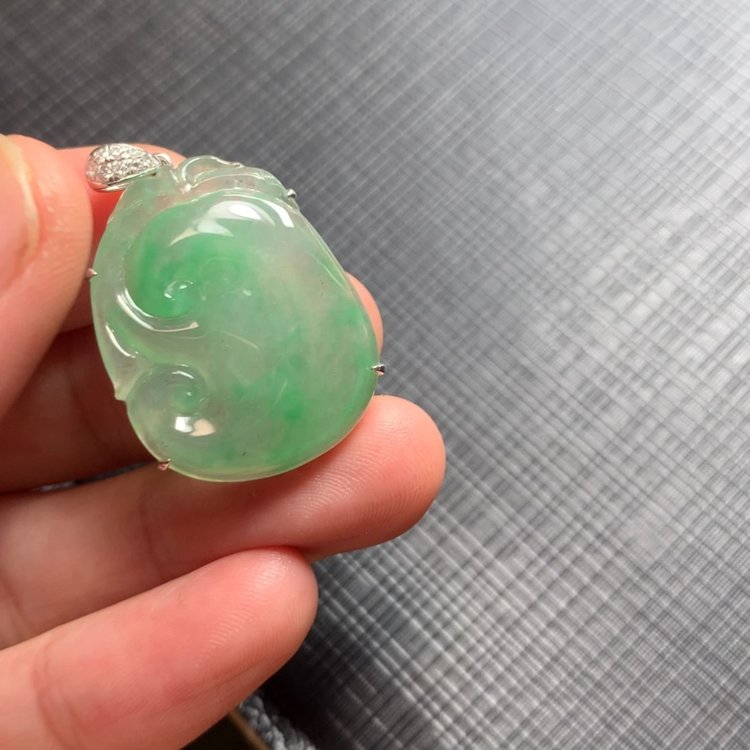 颈饰18K金镶嵌翡翠翡翠