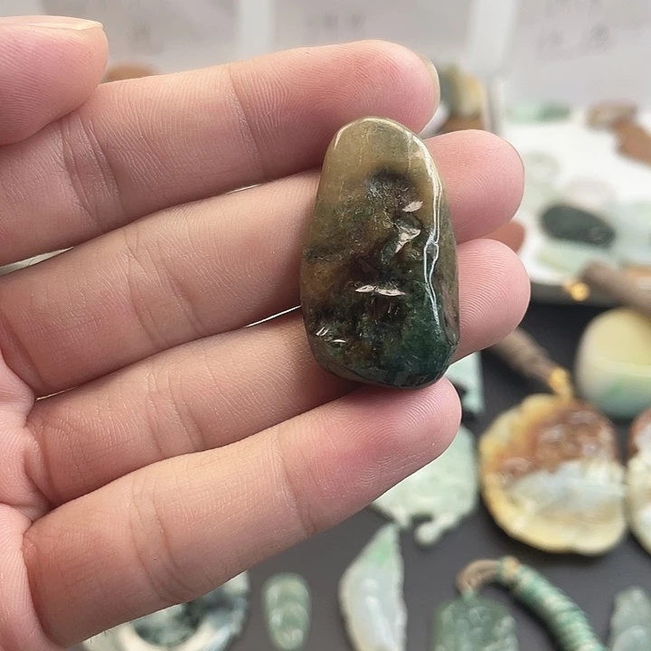 翡翠未镶嵌颈饰翡翠