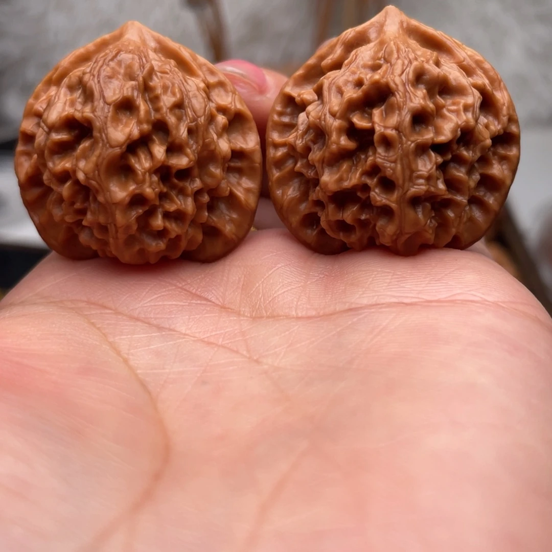 桃核把件大***一凹底核桃全品34