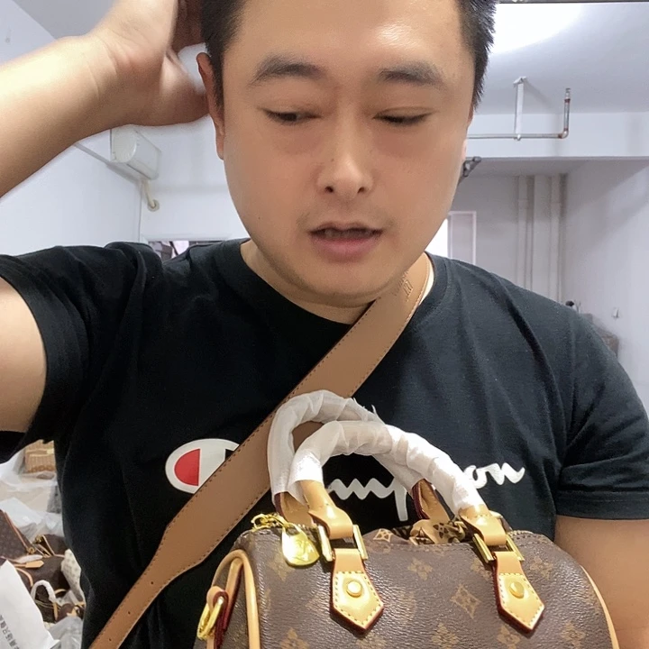 黄牛皮（革）鳄鱼皮（革）犏牛皮（革）