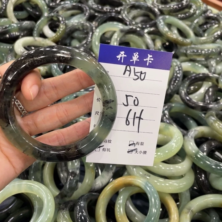 叶***子蛇纹石玉未镶嵌手镯