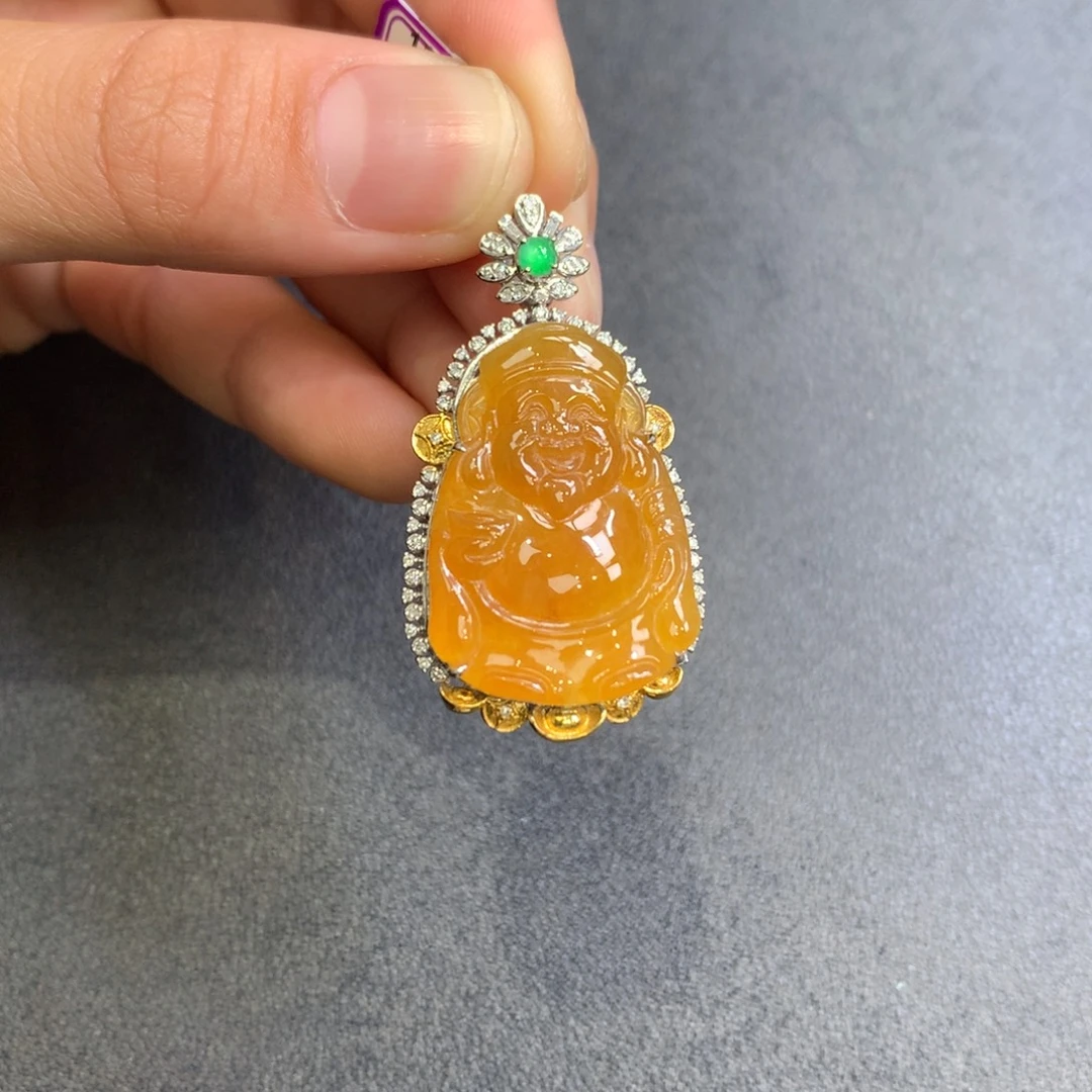 翡翠18K金镶嵌颈饰翡翠