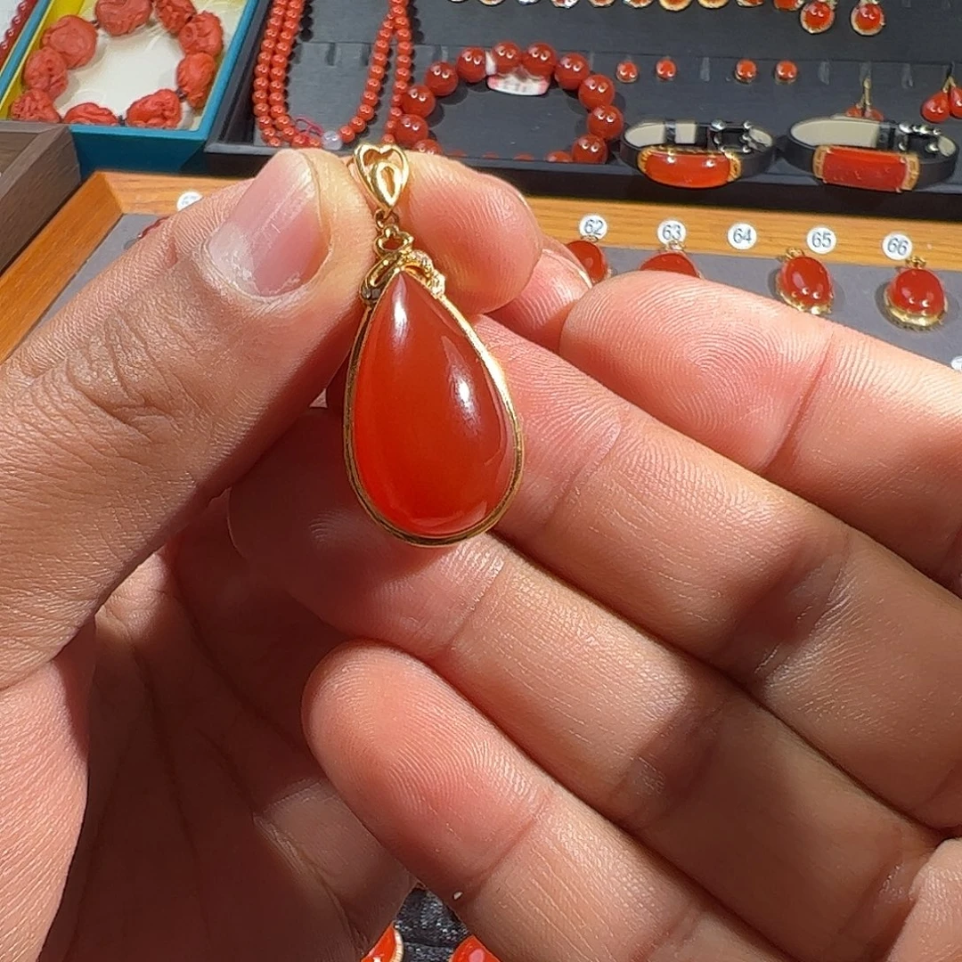 南红玛瑙18K金镶嵌颈饰
