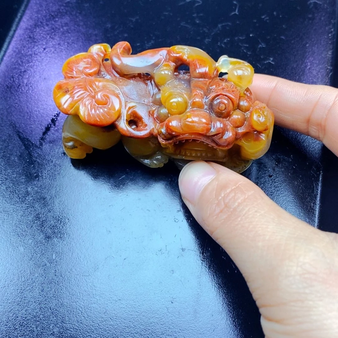 石英质玉（黄龙玉）未镶嵌颈饰