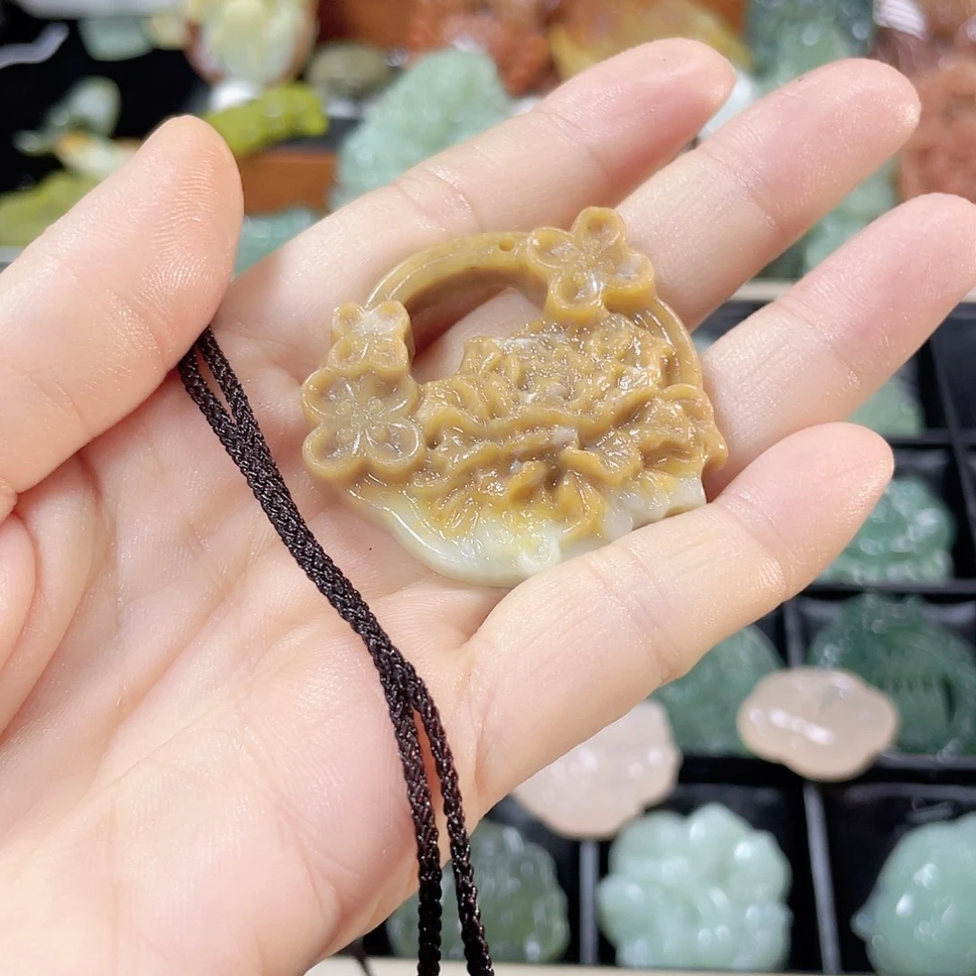 蛇纹石玉颈饰未镶嵌