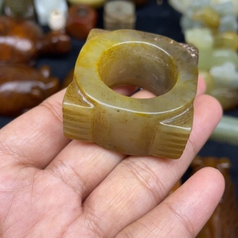 未镶嵌蛇纹石玉颈饰61