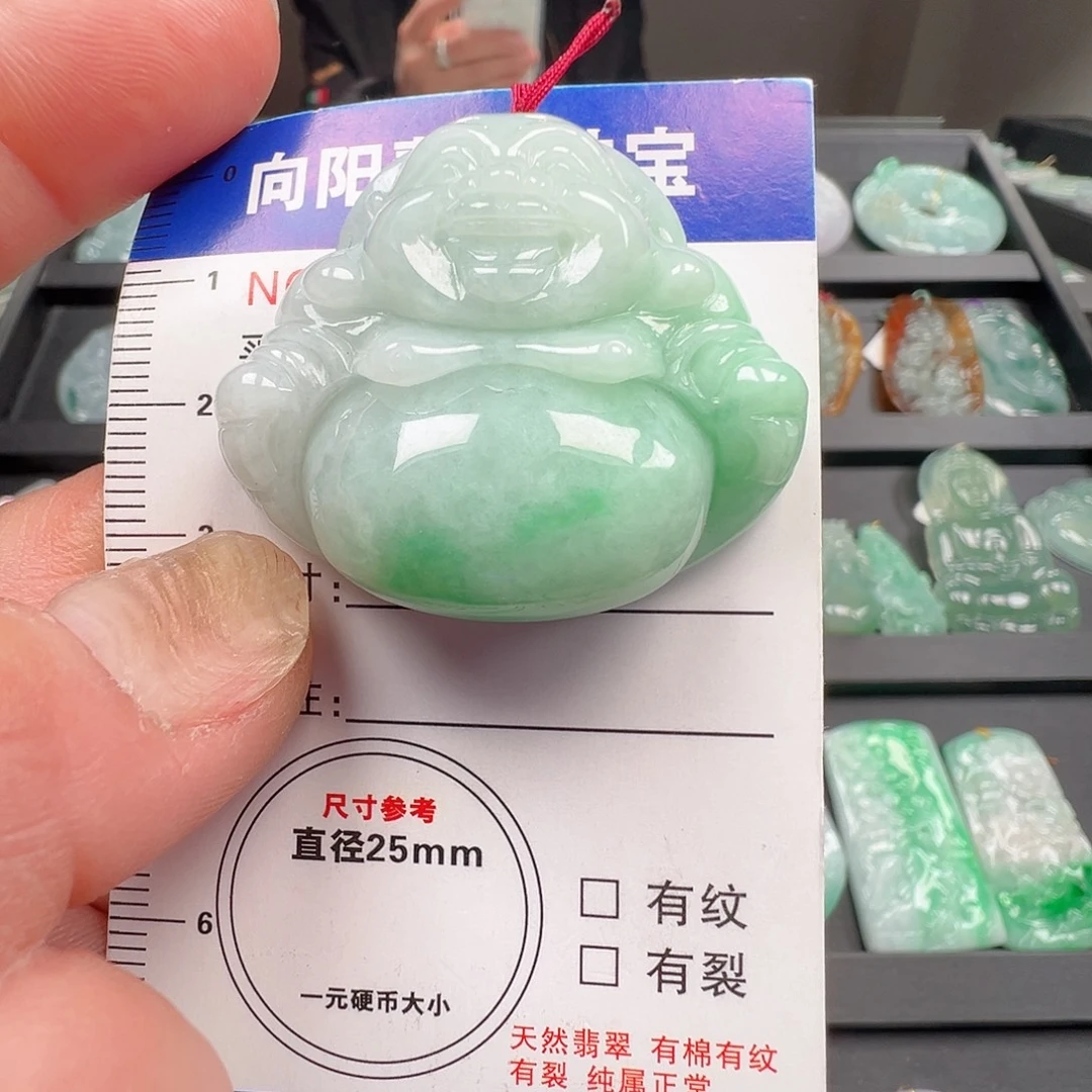 翡翠未镶嵌颈饰佛