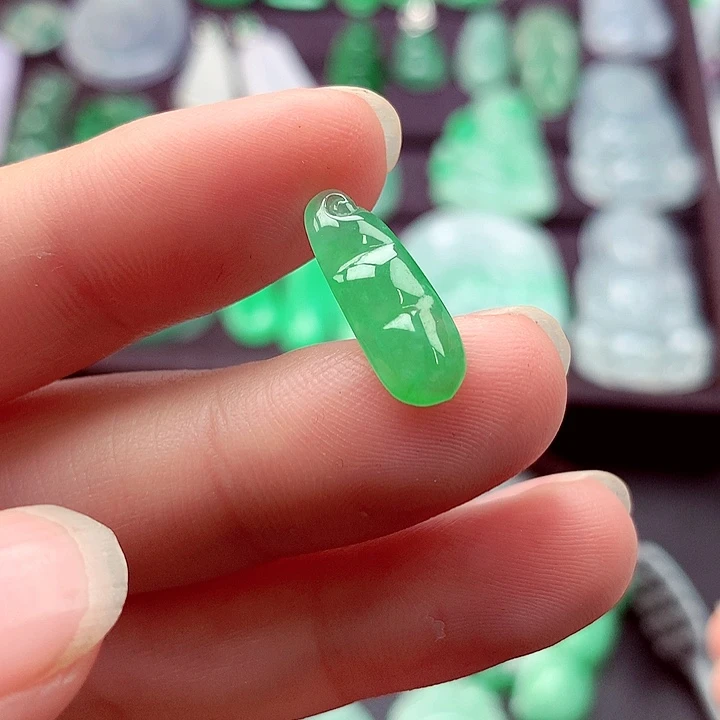 翡翠未镶嵌吊坠(不含链)福豆