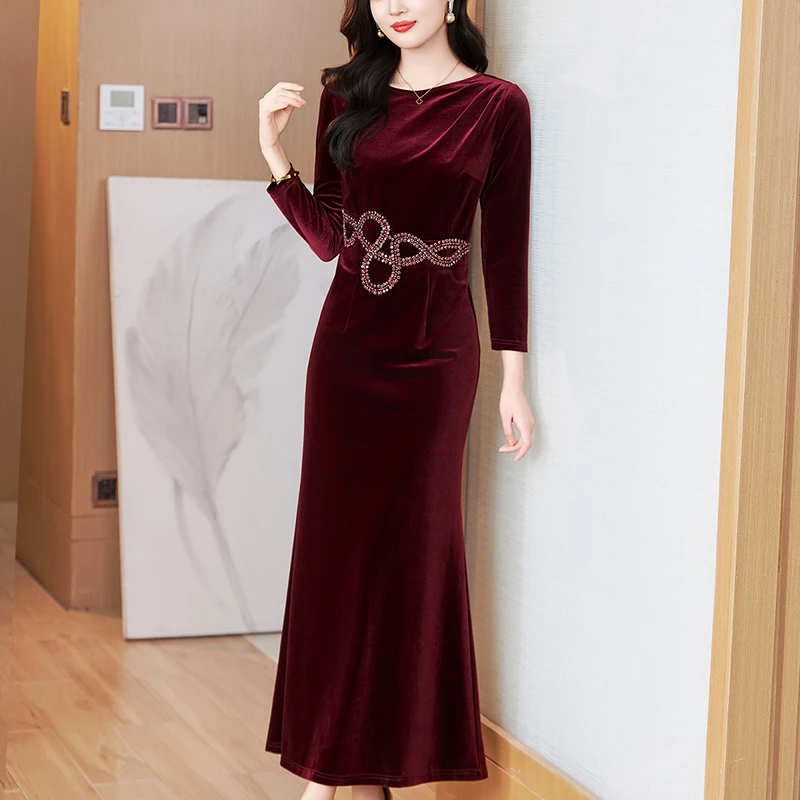 酒红色喜婚宴妈妈装连衣裙女2025春秋新款高端丝绒包臀礼服裙长款