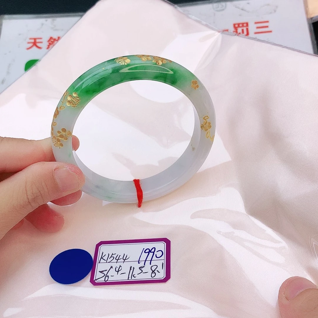 翡翠手镯未镶嵌翡翠