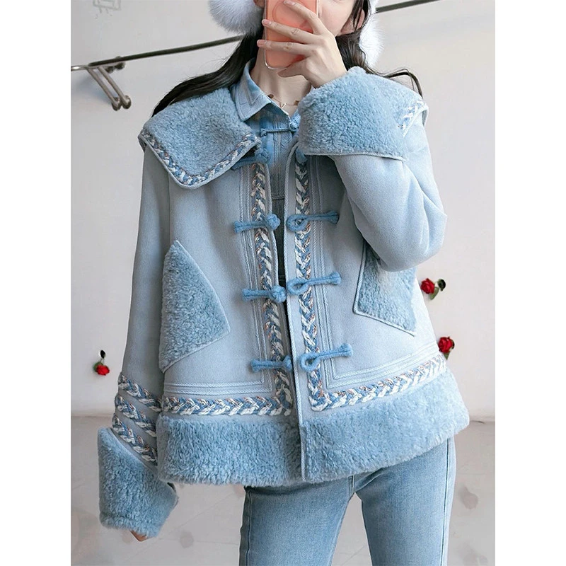 2025冬季国风蓝色牛角扣皮毛一体外套女冬季加绒保暖百搭派克服