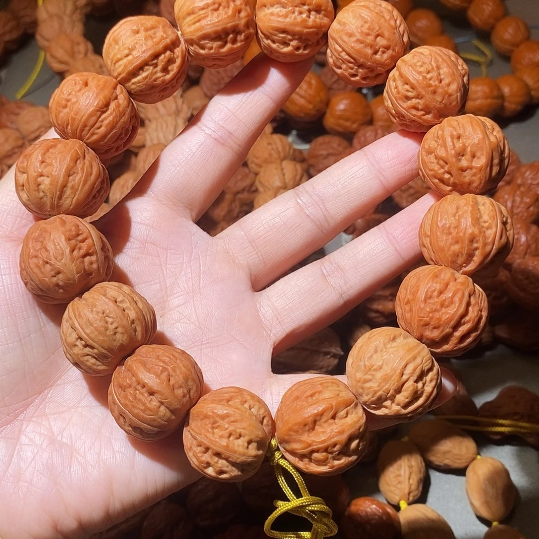 U***i文玩核桃吊坠24尺粗筋八棱