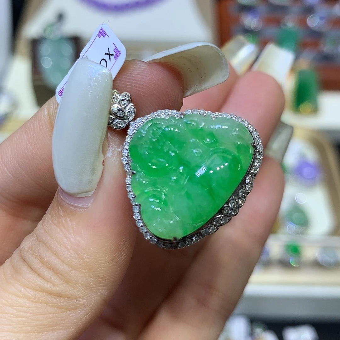 翡翠18K金镶嵌颈饰