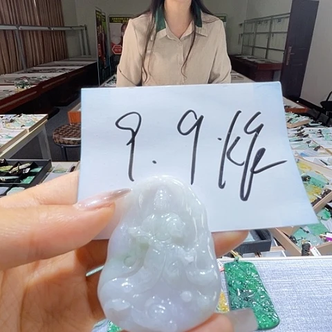 翡翠未镶嵌颈饰一个