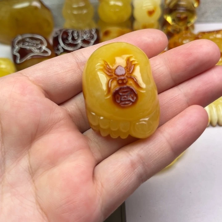 琥珀颈饰未镶嵌琥珀蜜蜡