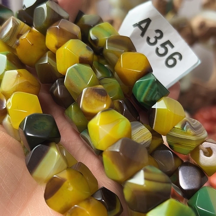 轻***飘玛瑙/玉髓未镶嵌颈饰