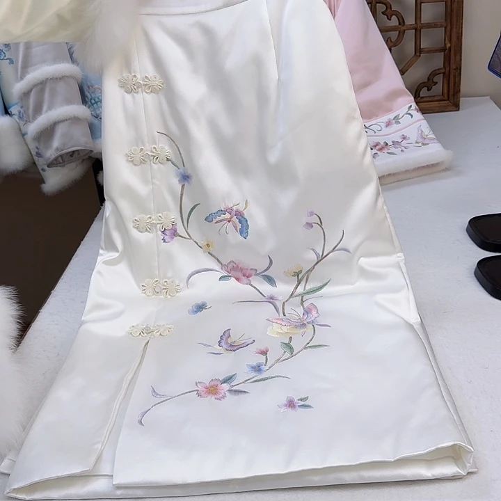 织绣真丝白色蝶恋花 棉裙