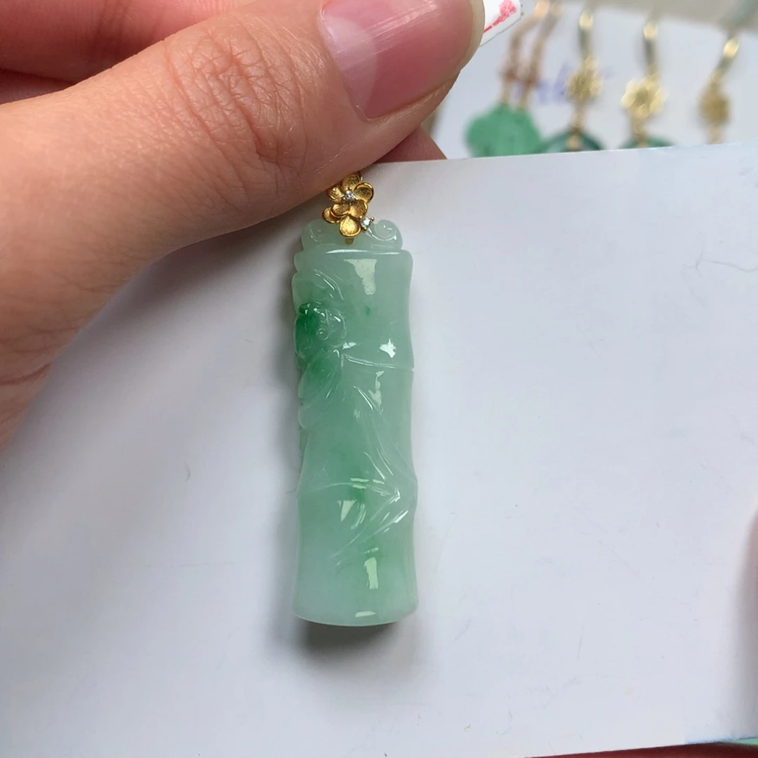 吊坠(不含链)未镶嵌翡翠