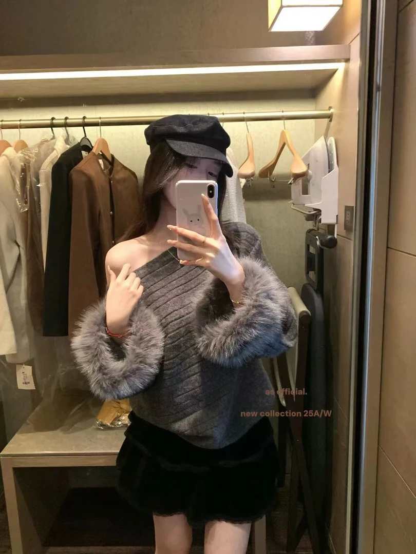 性感斜领露肩毛衣女款2025新款冬季高级感毛毛拼接洋气针织衫上衣