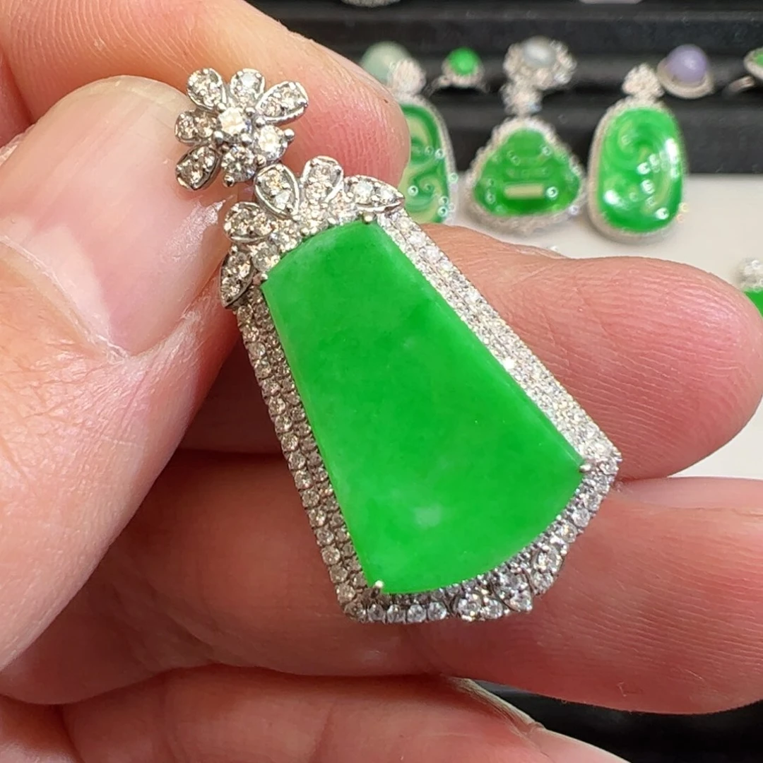 翡翠吊坠(不含链)18K金镶嵌