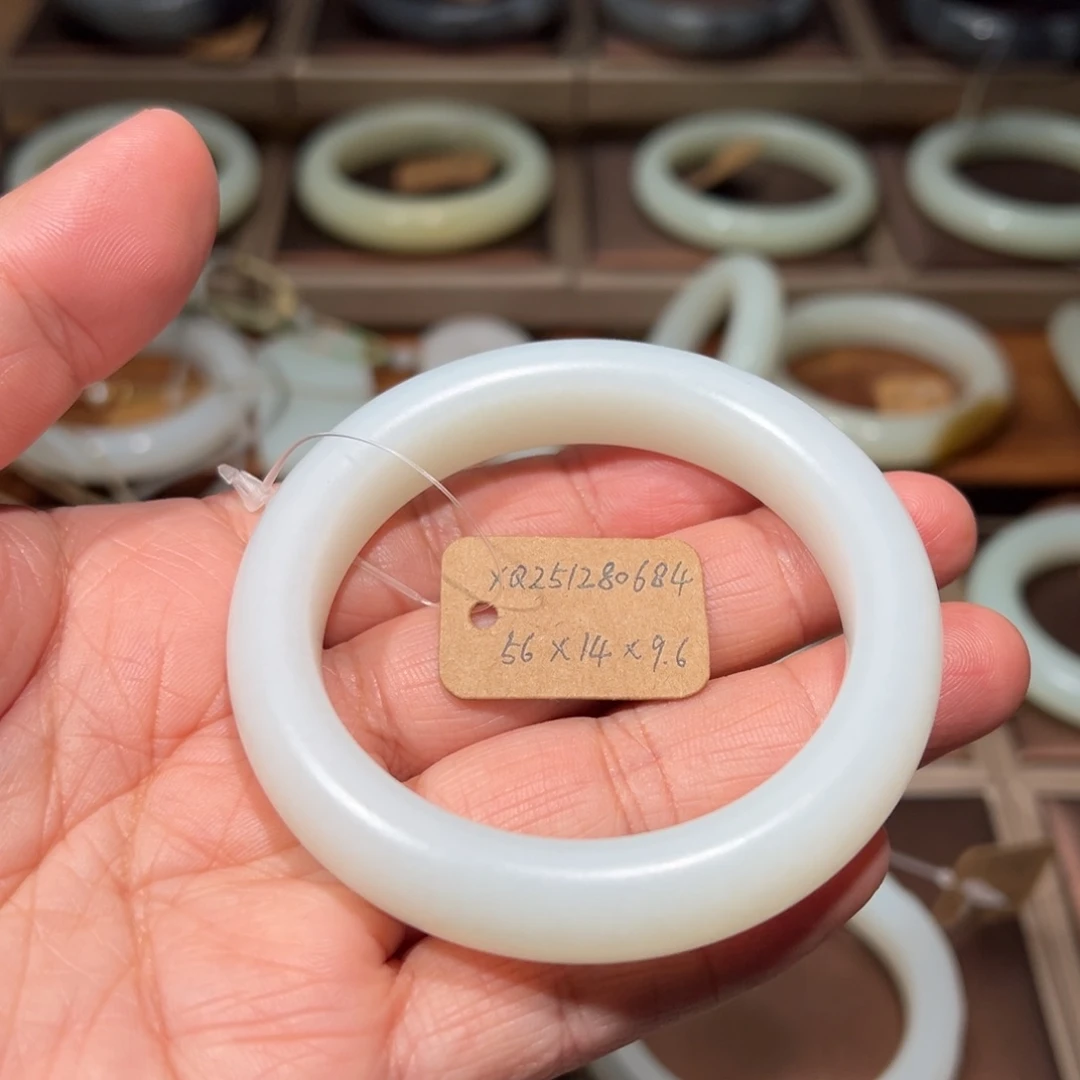 和田玉未镶嵌手镯56mm