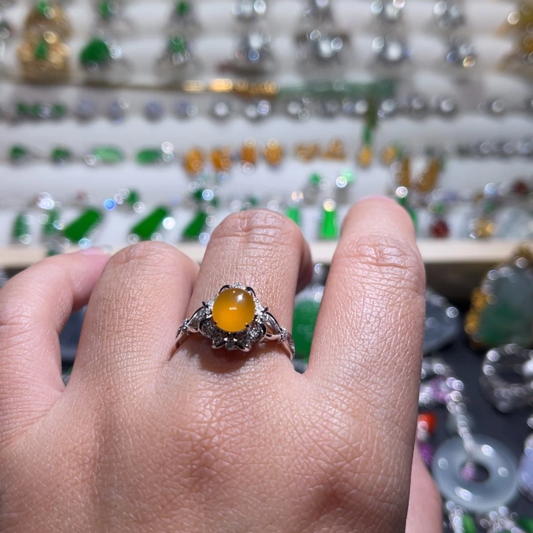 翡翠戒指18K金镶嵌黄翡蛋面戒指