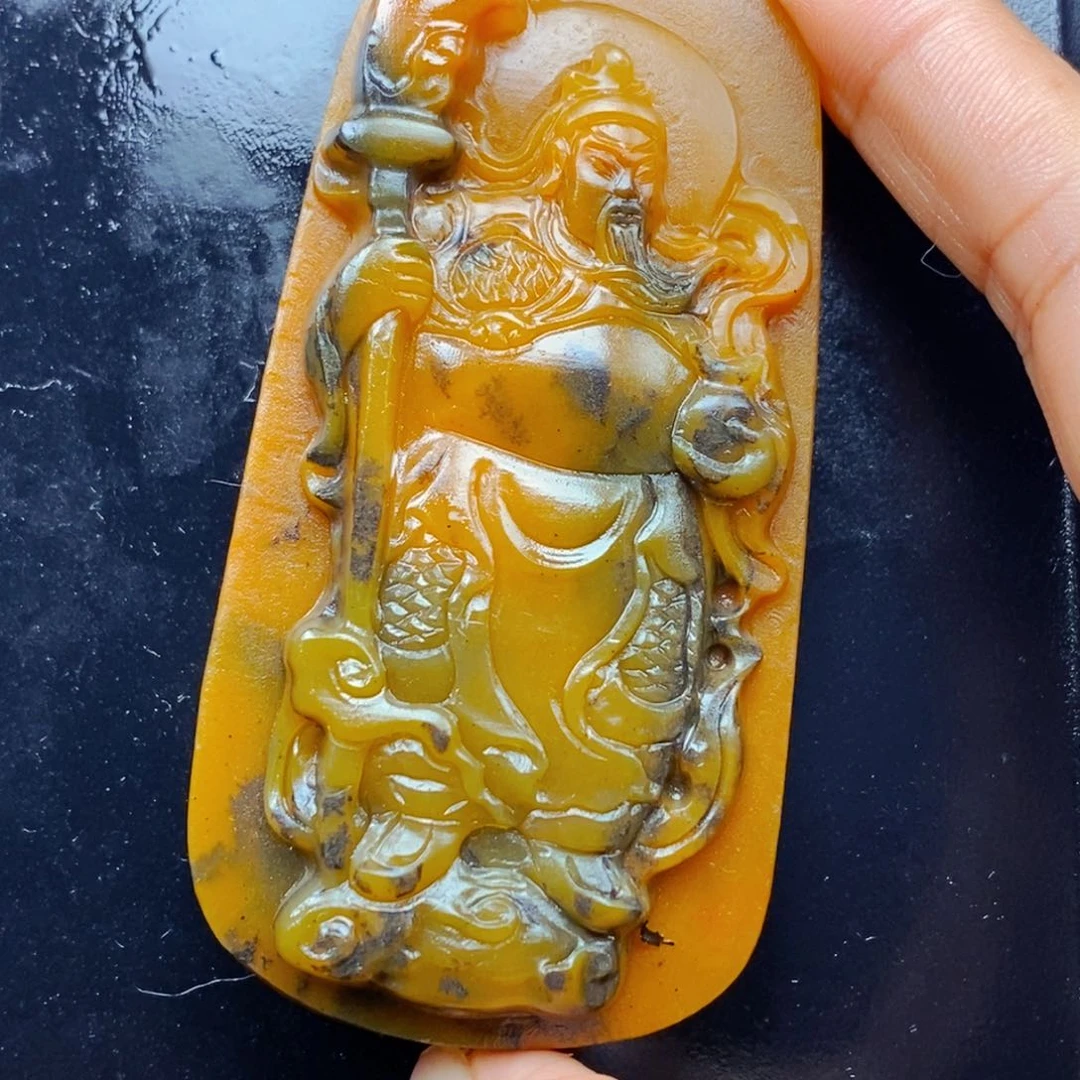 石英质玉（黄龙玉）未镶嵌颈饰