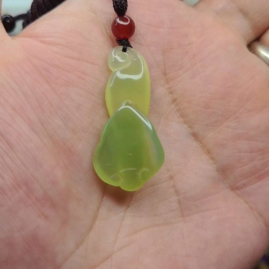 颈饰未镶嵌石英质玉