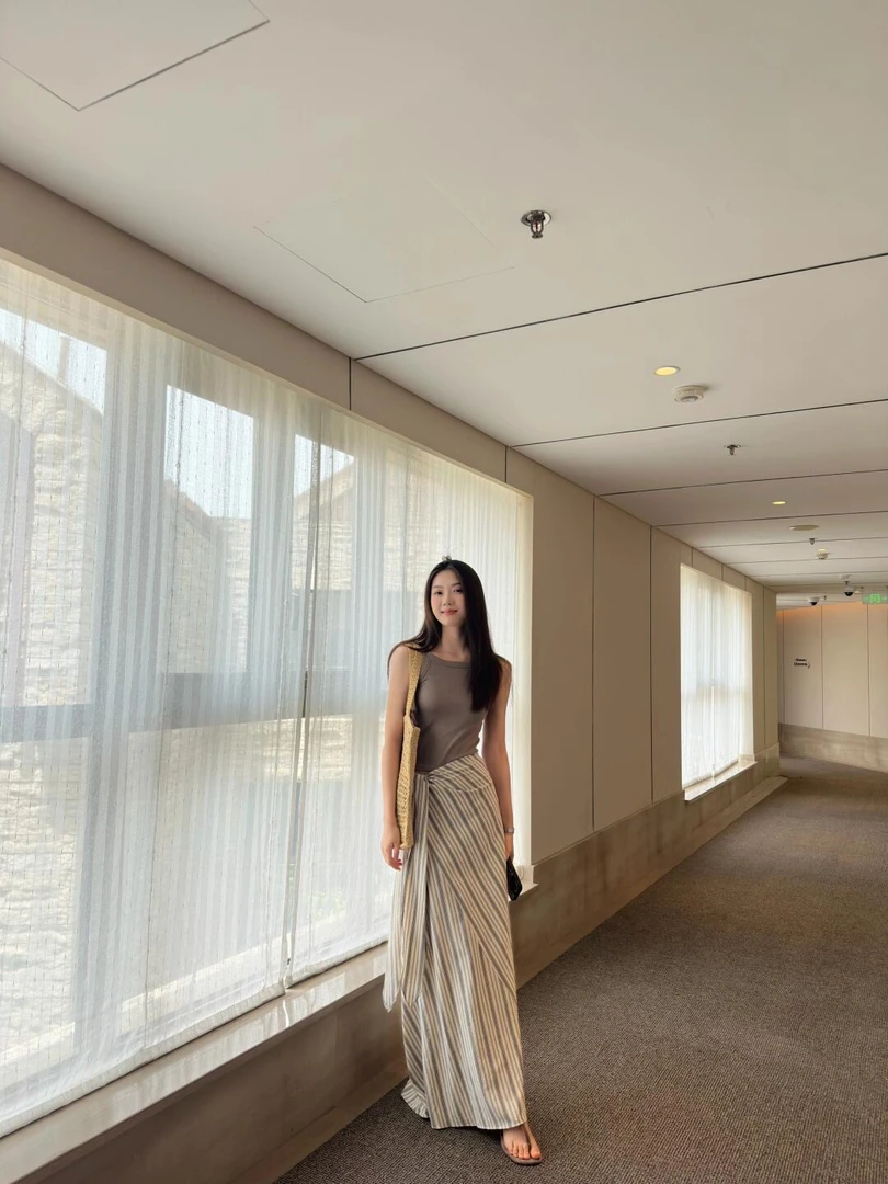 韩系极简风灰色弹力背心设计感小众高腰直筒显瘦系带半身长裙套装