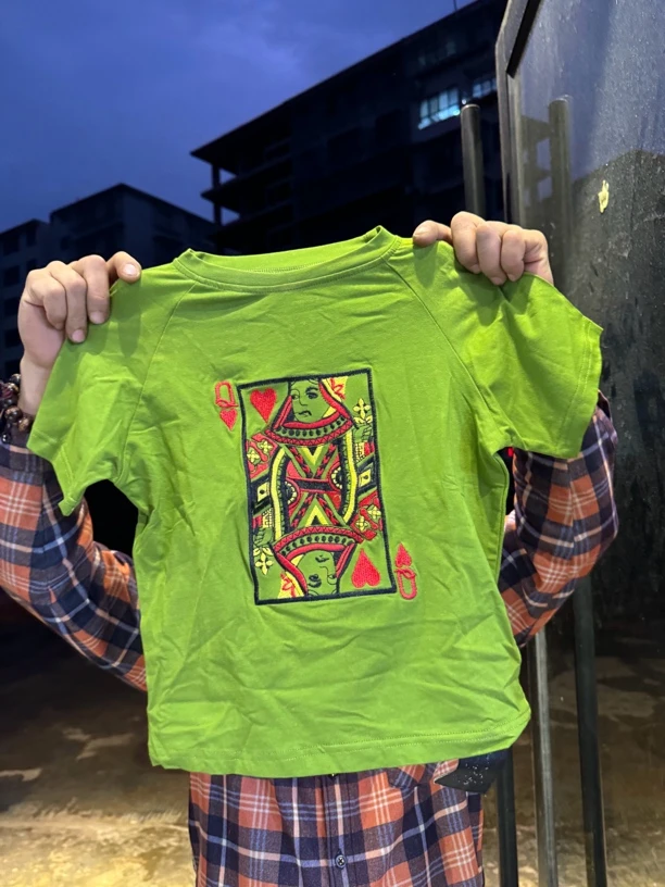 绿色短袖 弹力刺绣短款上衣