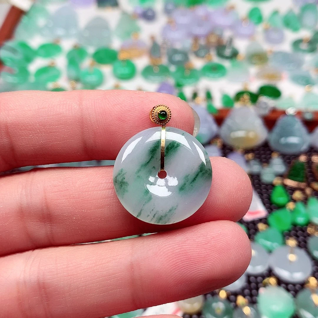 翡翠18K金镶嵌颈饰