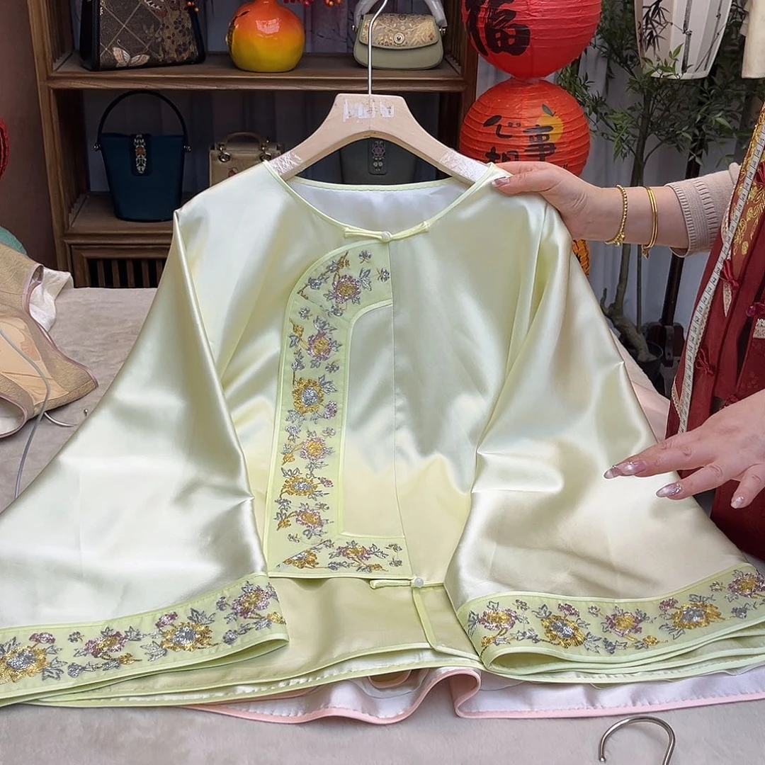 刺绣太太服大袖宽松