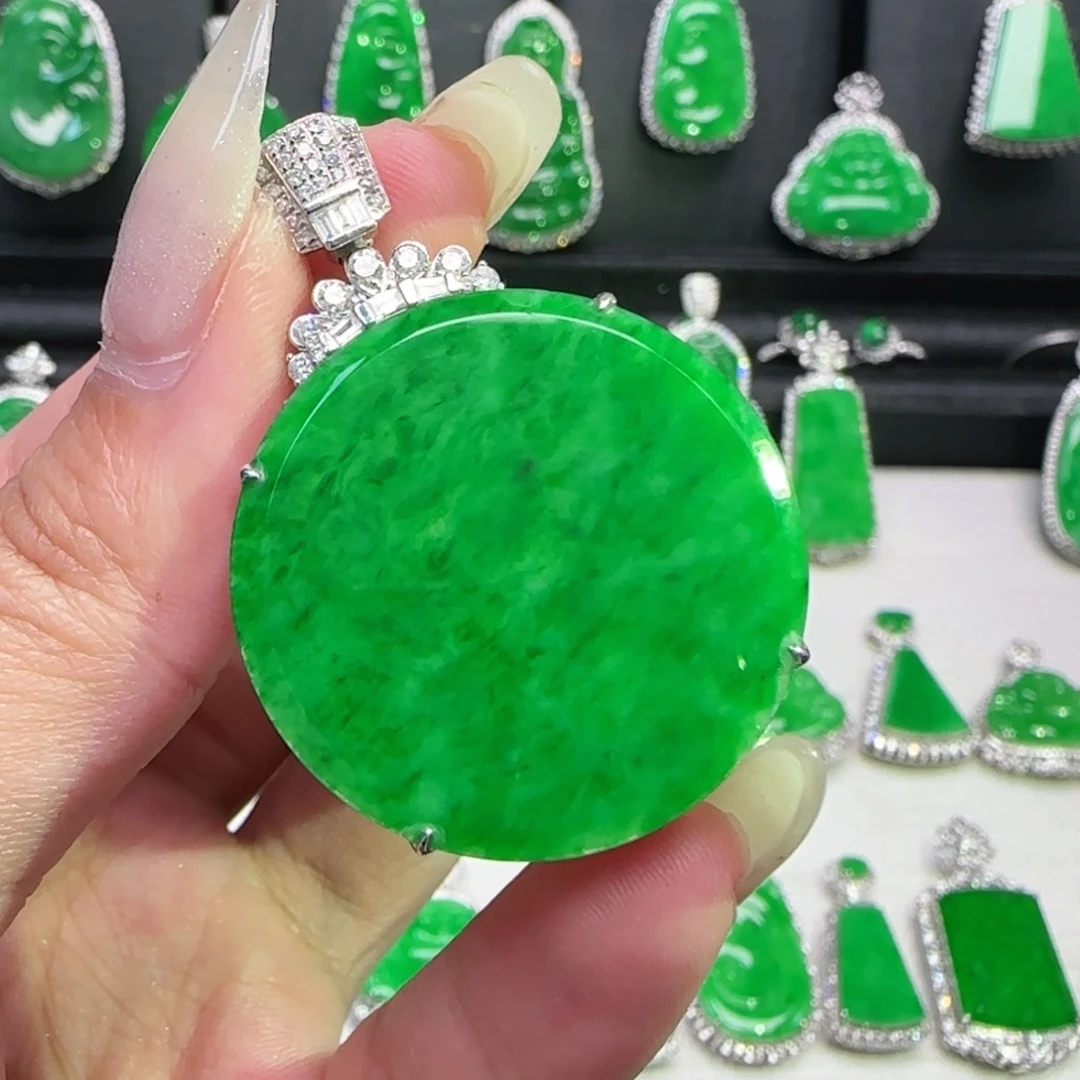 翡翠18K金镶嵌颈饰