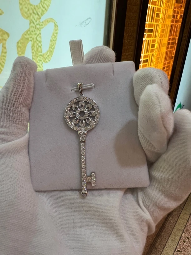 Pt950铂金镶嵌吊坠